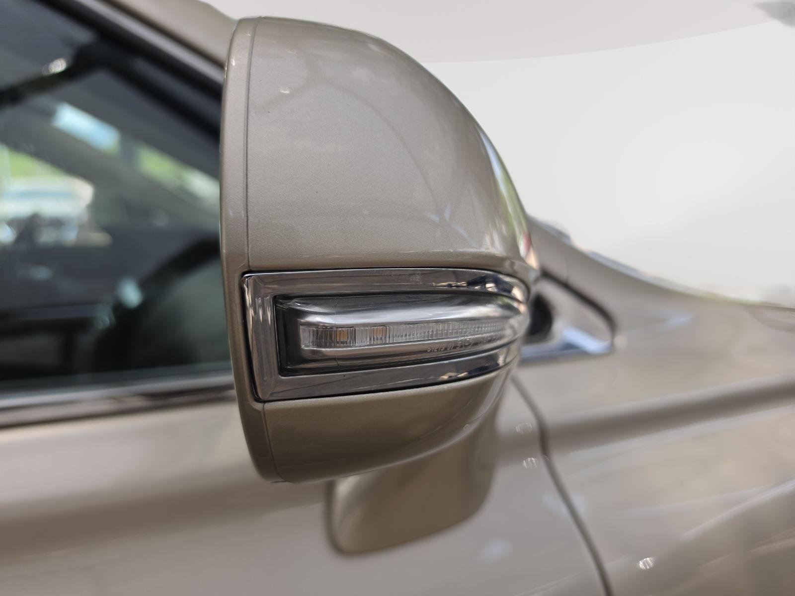 Used 2015 Satin Cashmere Metallic Lexus Base image 28