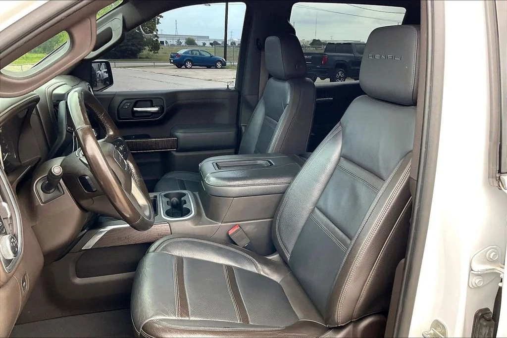 Used 2022 White GMC Denali image 18