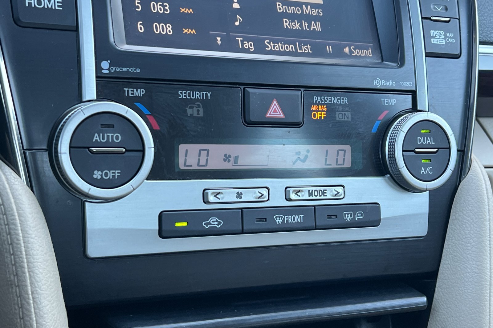 Used 2014 Super White Toyota L image 19