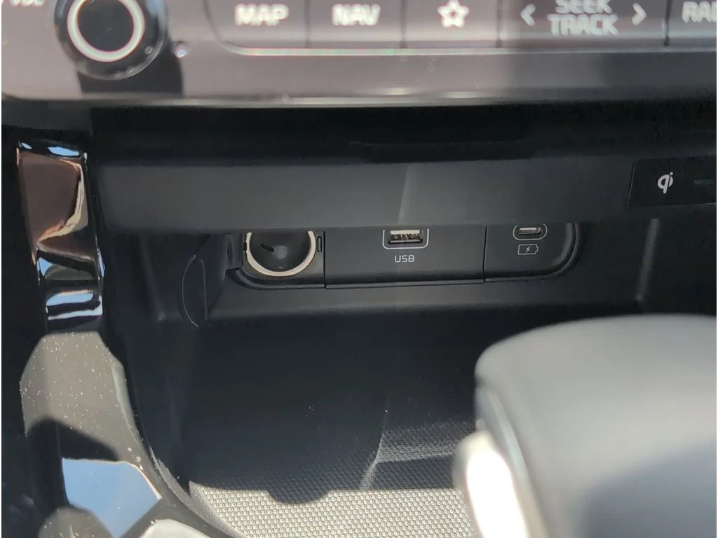 2025 Kia Seltos SX - Photo 16