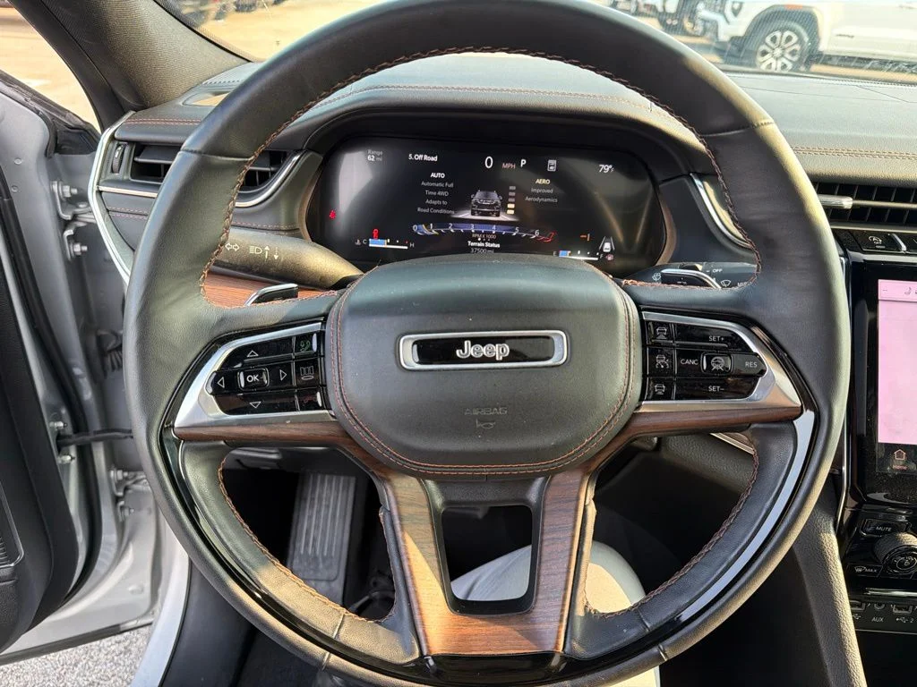 Used 2024 Silver Jeep Summit image 16