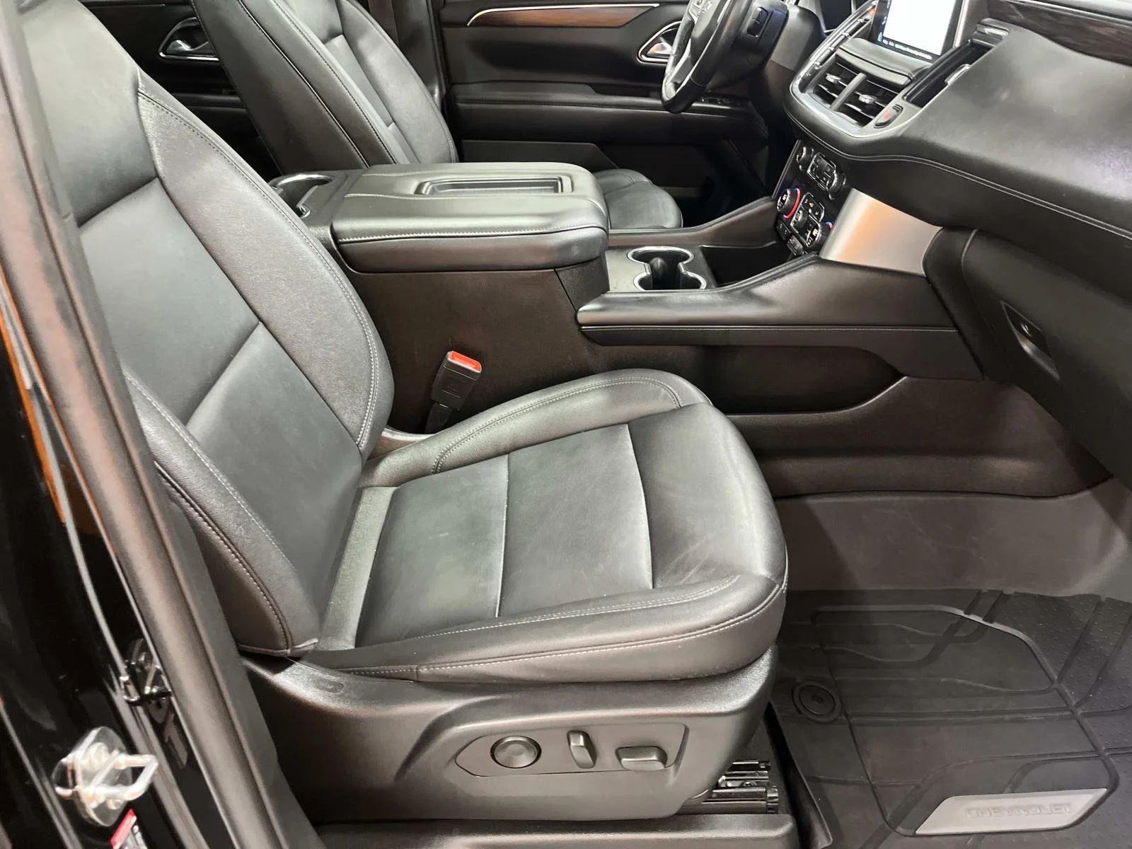 Used 2023 BLACK Chevrolet Z71 image 30