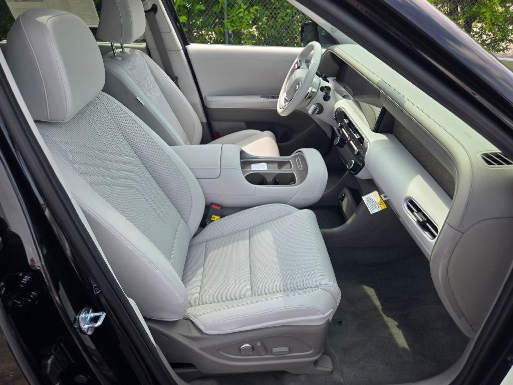 New 2026 Abyss Black Hyundai SEL Premium AWD image 5