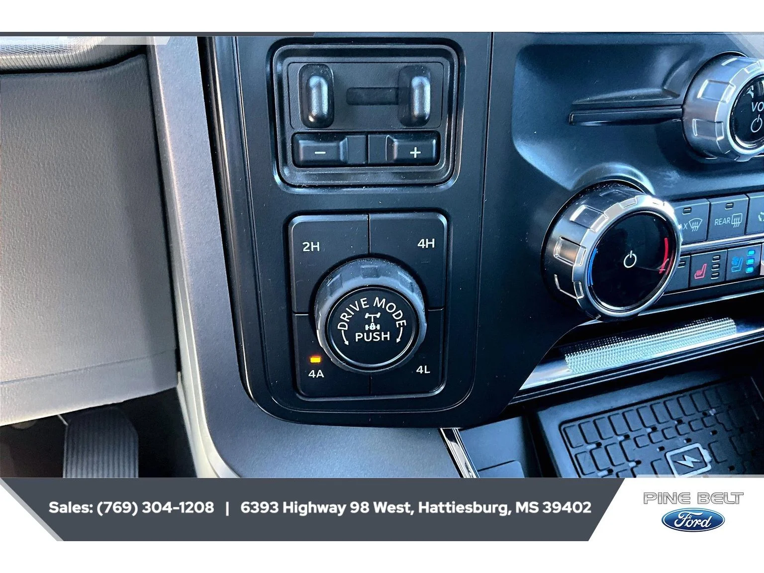 Used 2025 Space White Metallic Ford LARIAT image 23