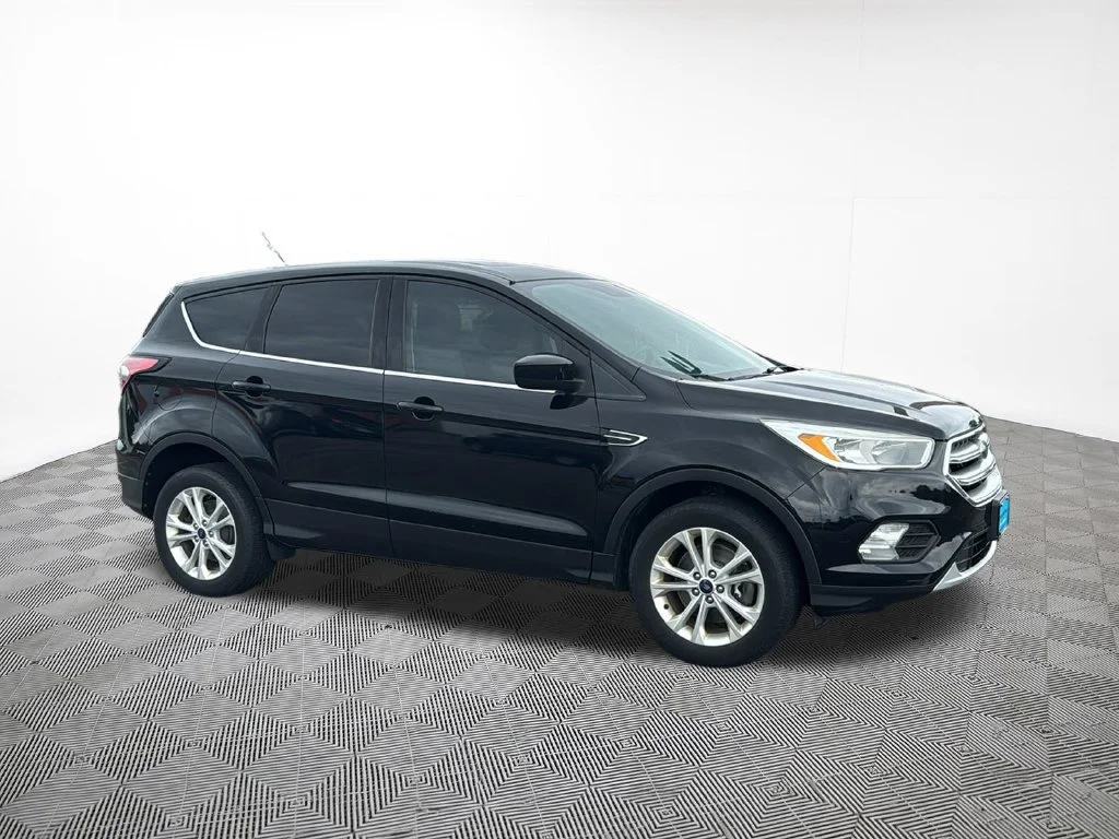 Used 2017 White Ford SE image 5