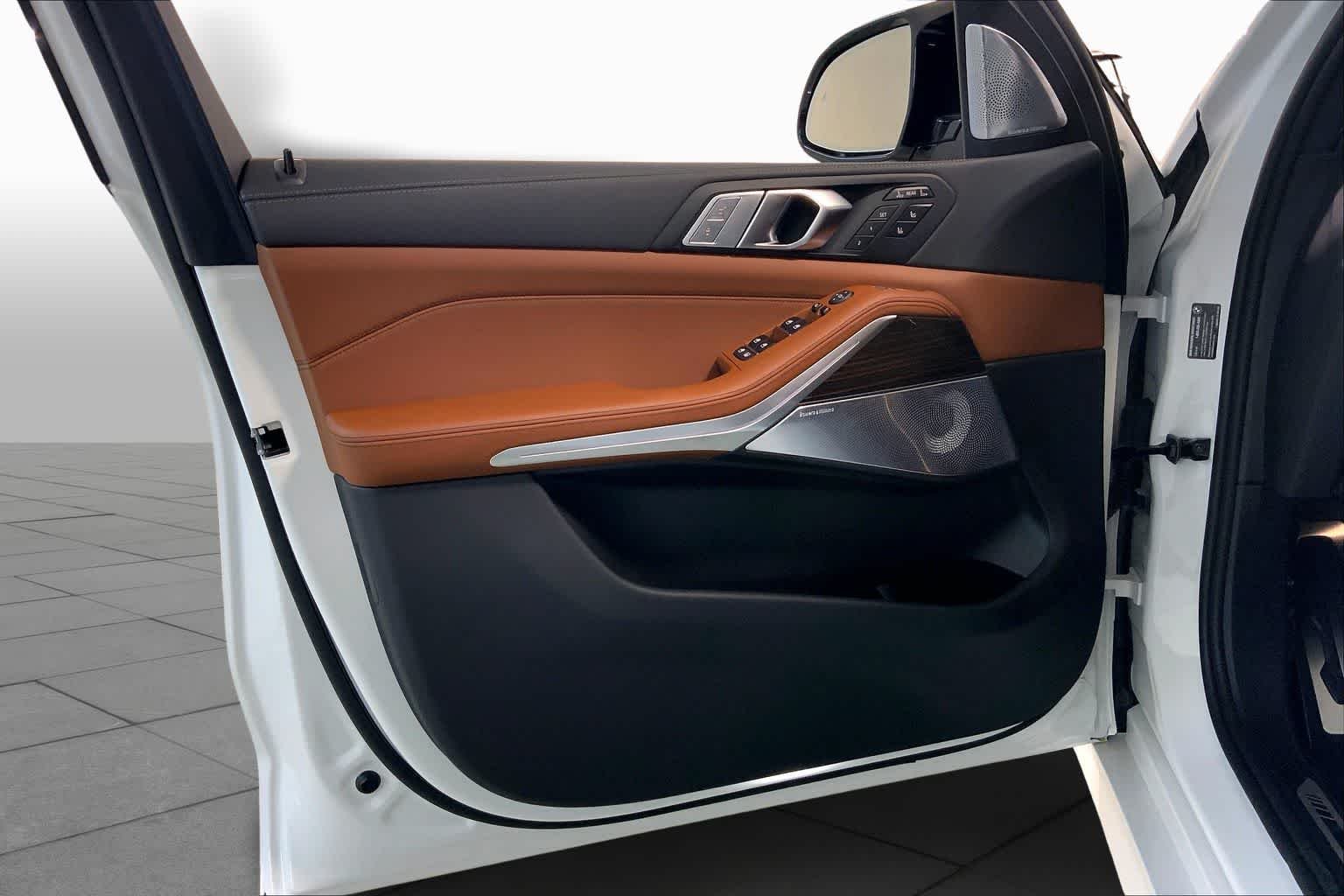 New 2026 Mineral White Metallic BMW M60i image 10