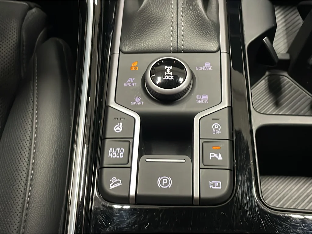 Certified Used 2025 Green Kia X-Line SX Prestige image 30