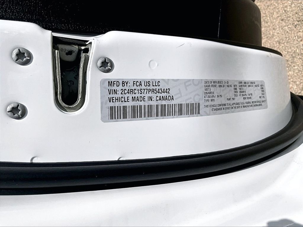 Used 2023 White Chrysler Limited image 22