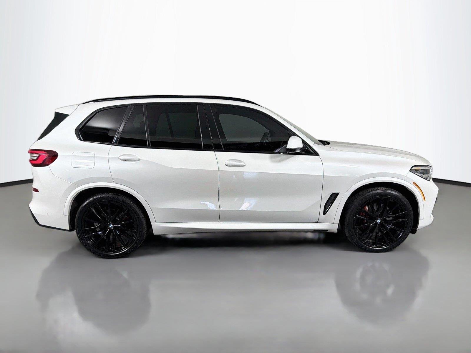 Used 2023 Mineral White Metallic BMW sDrive40i image 4