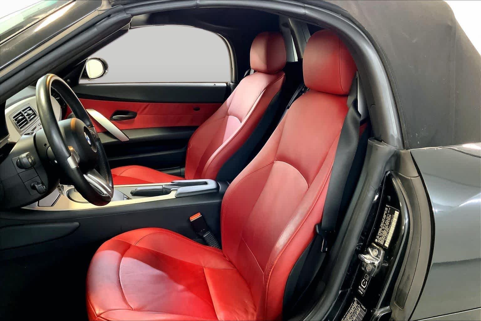 Pre-Owned 2004 BMW Z4 3.0i