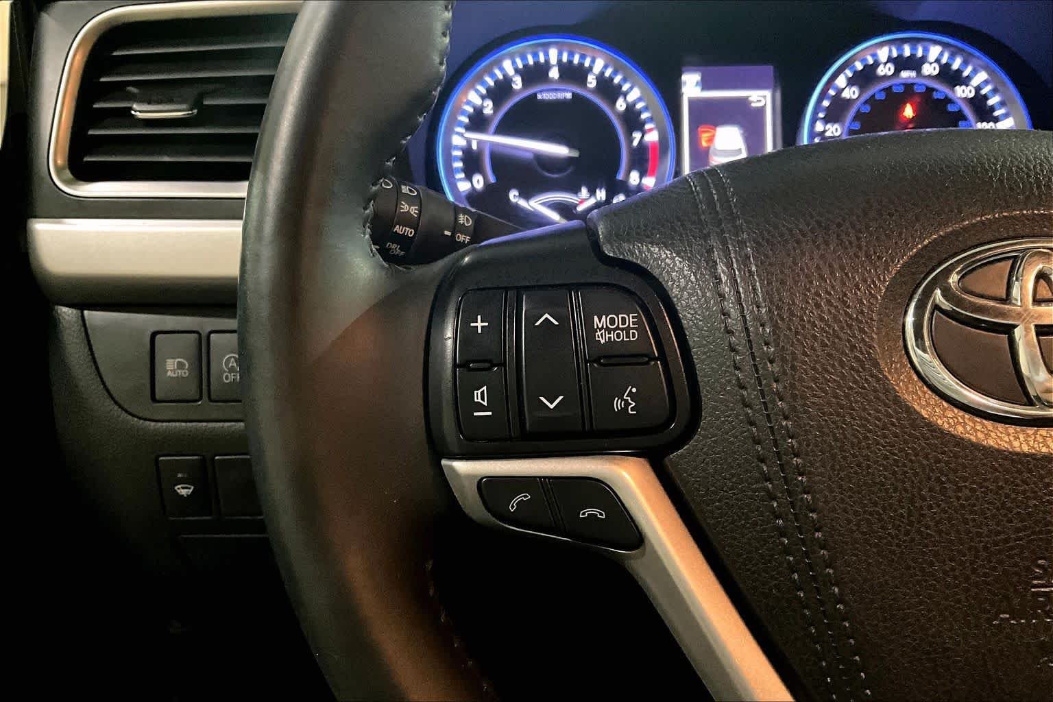 Used 2019 Midnight Black Metallic Toyota SE image 23