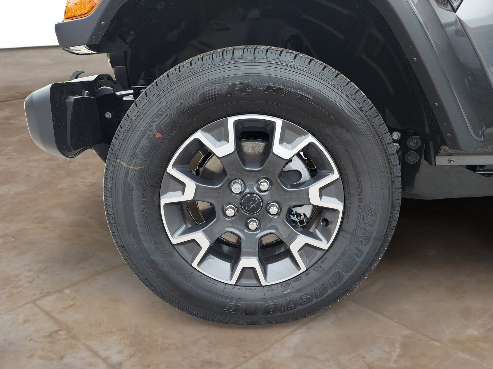 New 2026 Granite Crystal Metallic Clearcoat Jeep Sahara image 29