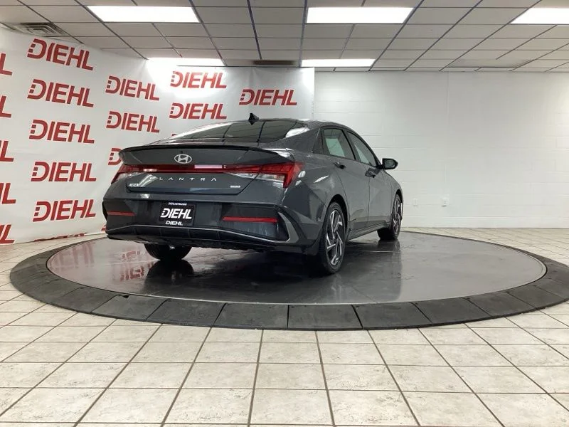 Used 2025 Gray Hyundai SEL Sport image 7