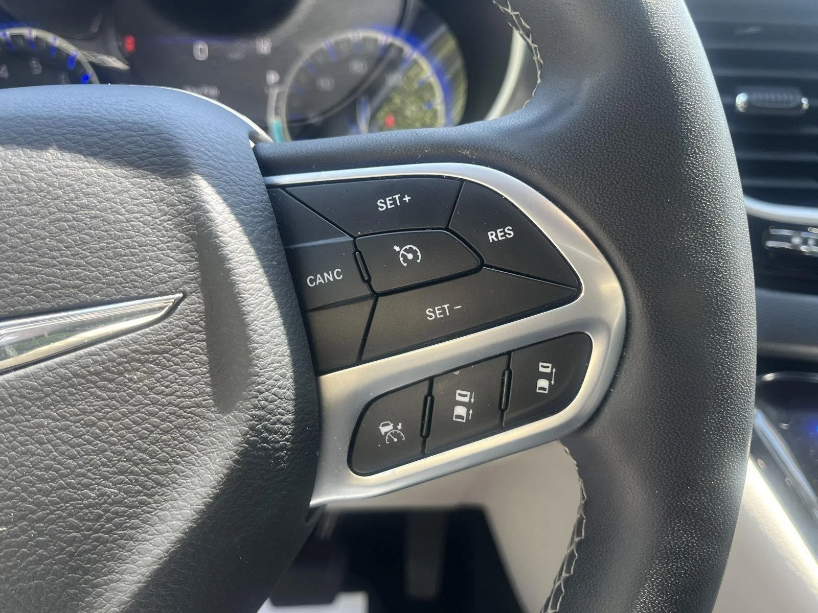 Used 2023 Bright White Clearcoat Chrysler Touring L image 26