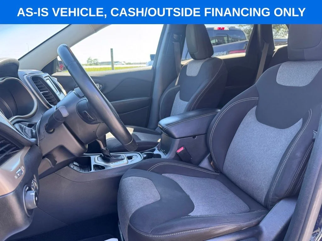 Used 2014 True Blue Jeep Latitude image 11