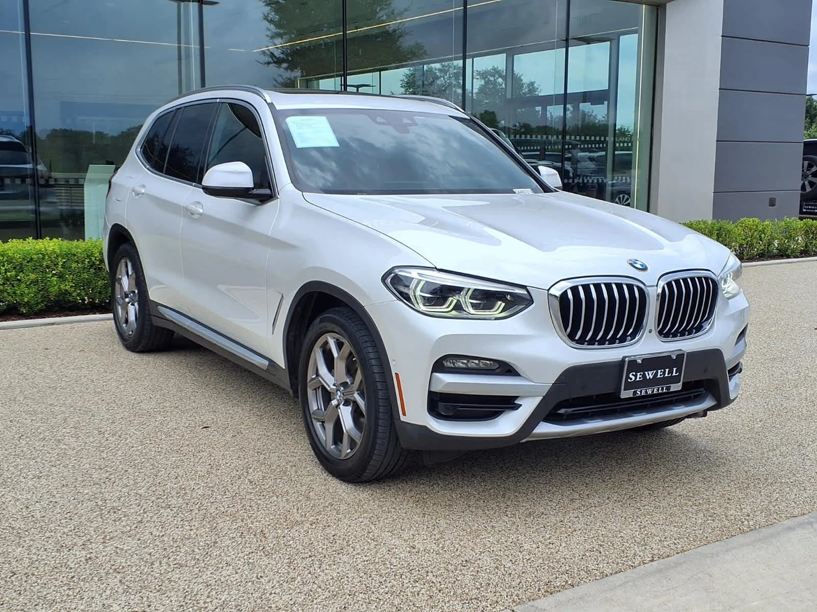 Used 2020 Mineral White Metallic BMW sDrive30i image 4