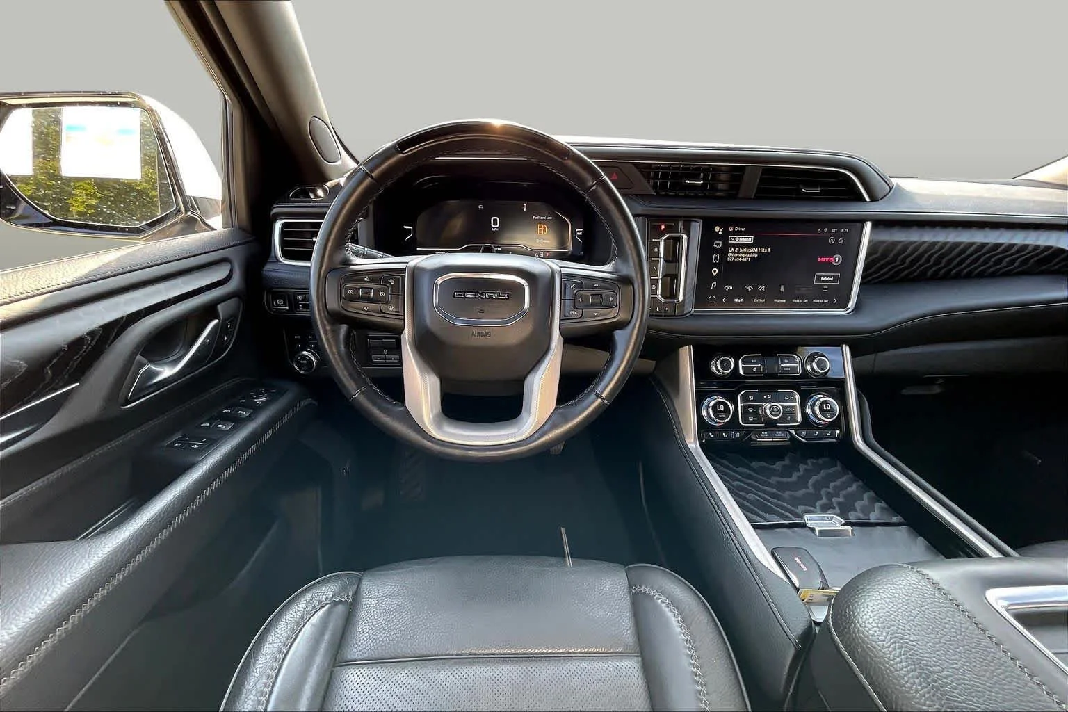 Used 2024 White Frost Tricoat GMC Denali image 6