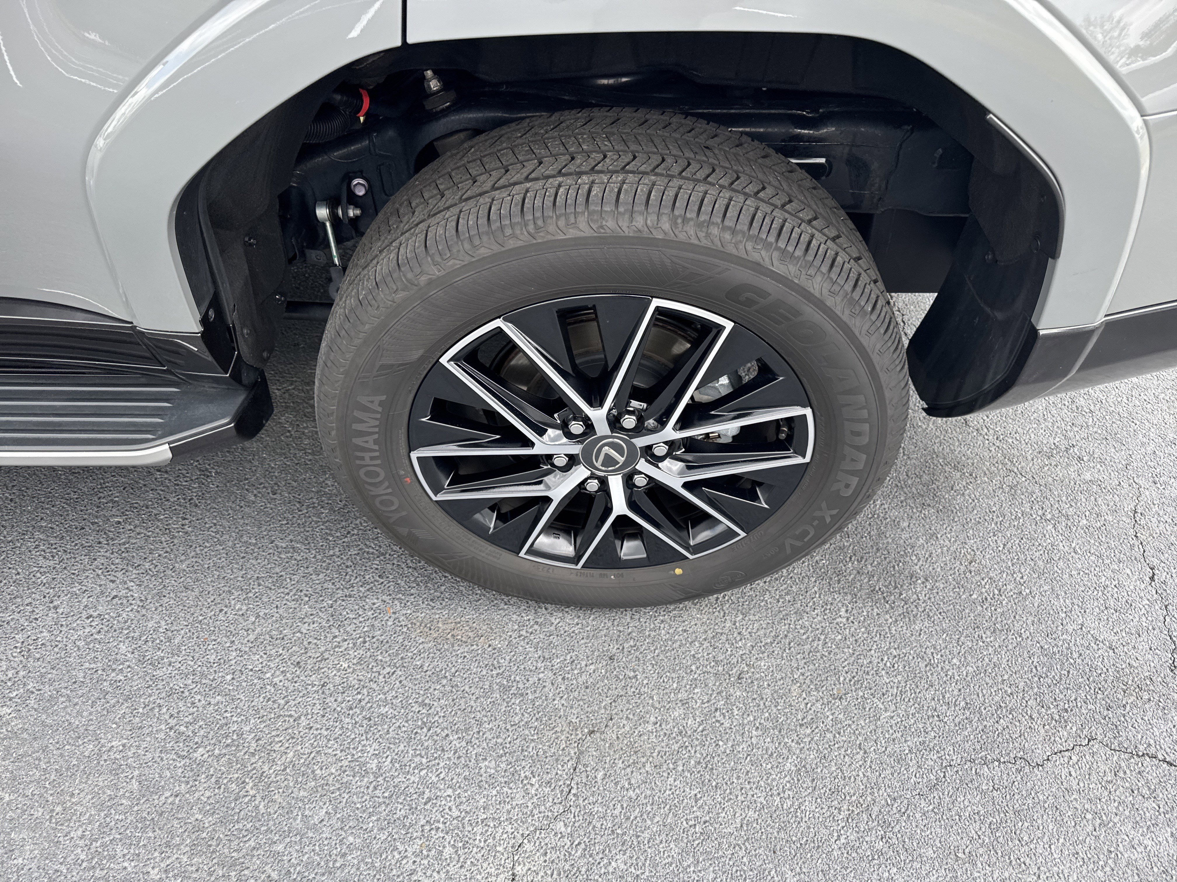 Used 2025 Incognito Lexus 550 Premium+ image 16