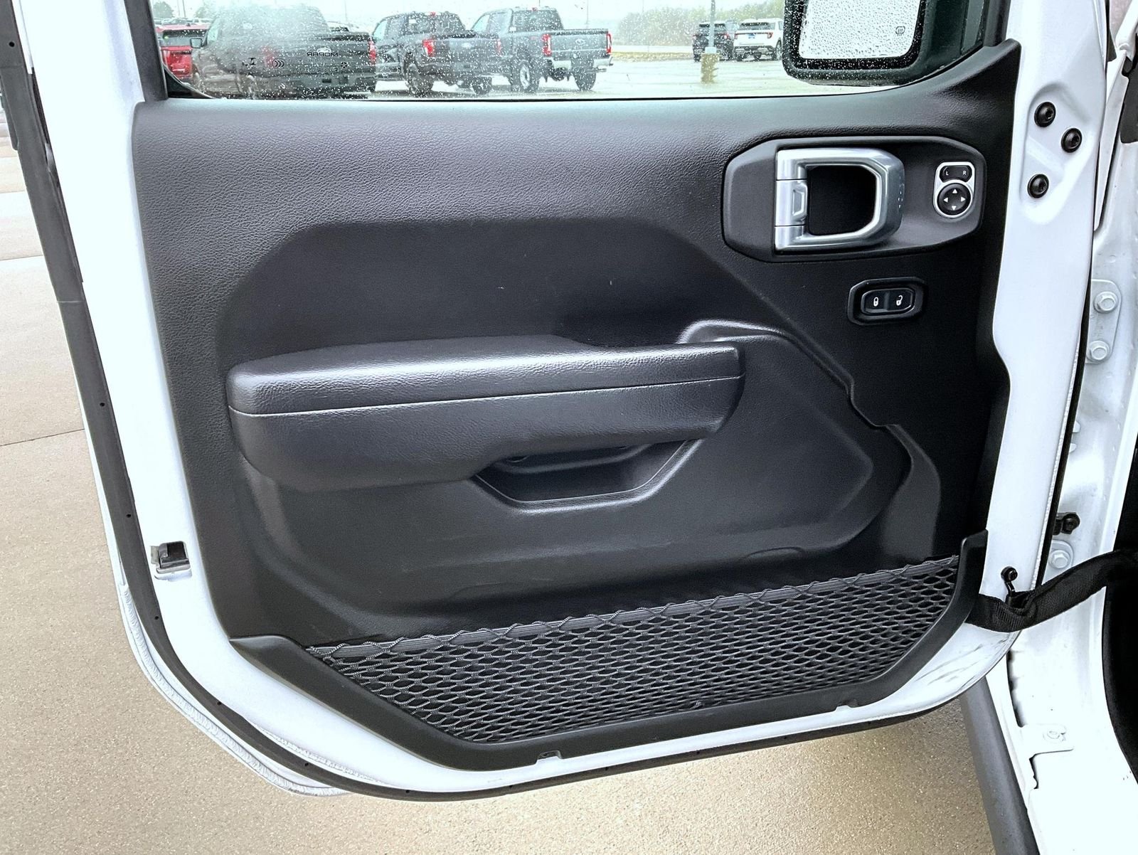Used 2025 White Jeep Rubicon image 9