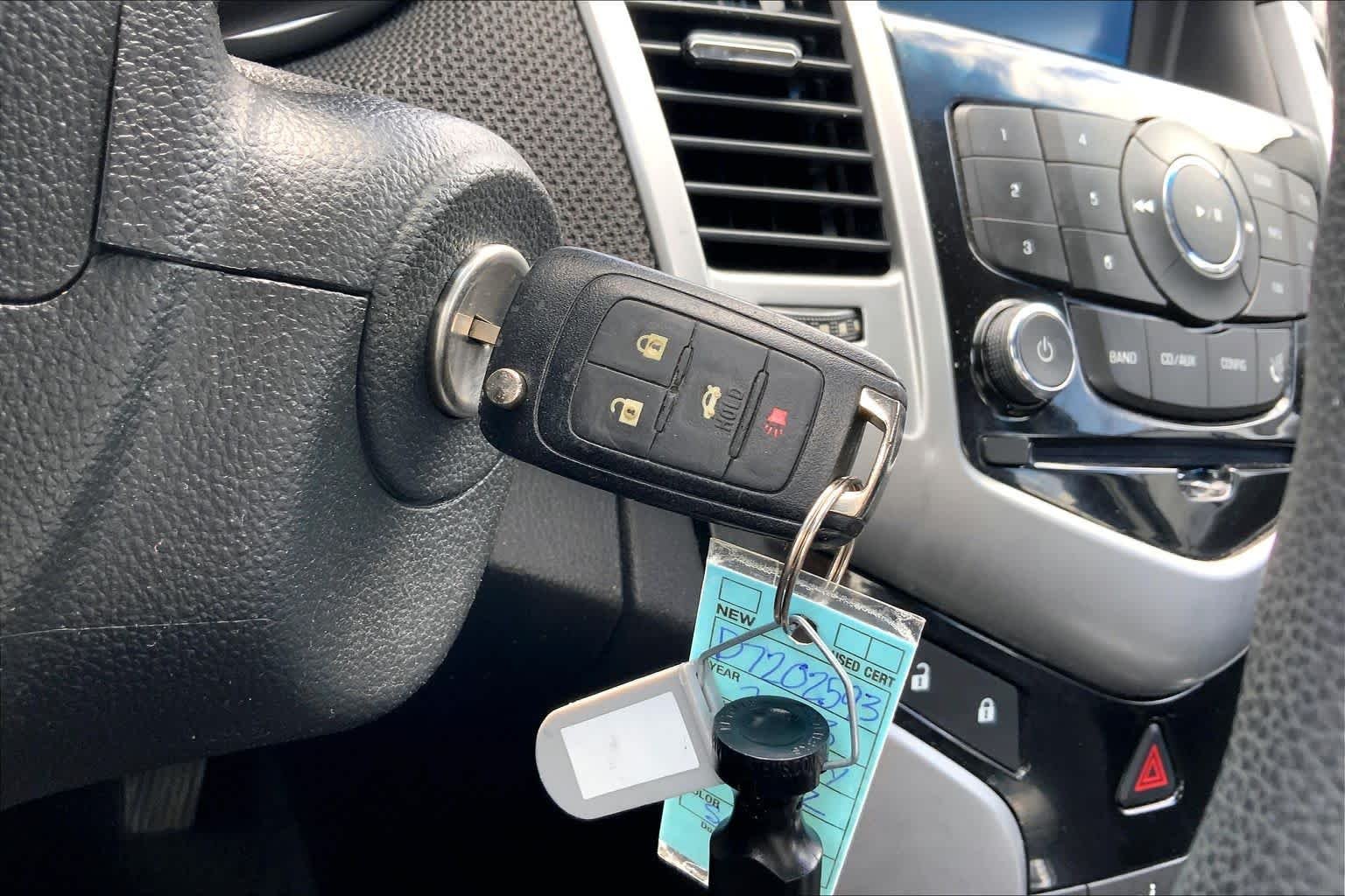 Used 2013 Silver Ice Metallic Chevrolet LT image 14