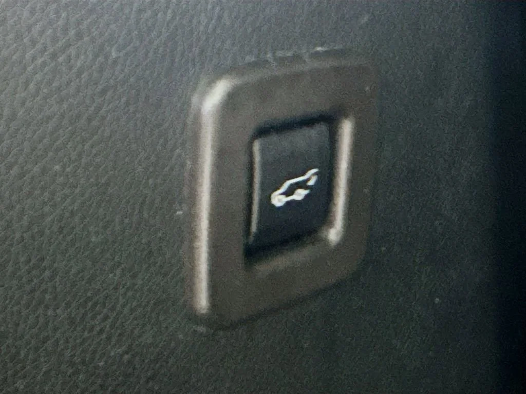 Used 2013 Black Lincoln Base image 32