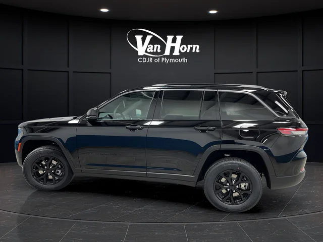 New 2026 Diamond Black Crystal Pearl-Coat Exterior Paint Jeep Altitude image 6