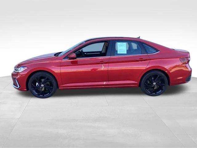 Used 2025 Red Volkswagen 1.5T SE image 1
