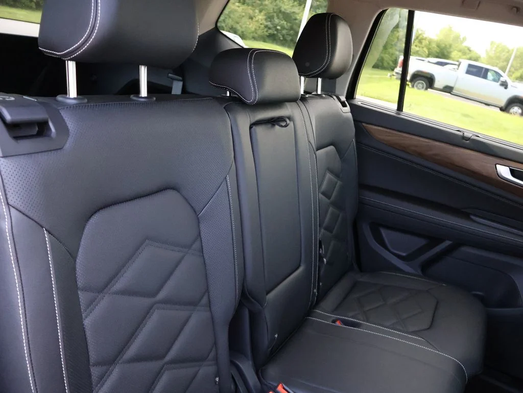 New 2026 Black Volkswagen 2.0T SE w/Technology image 32