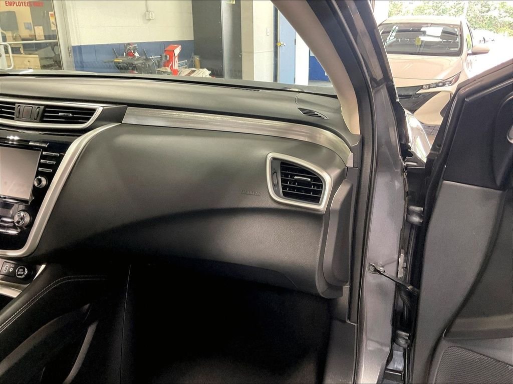 Used 2018 Gray Nissan SL image 13