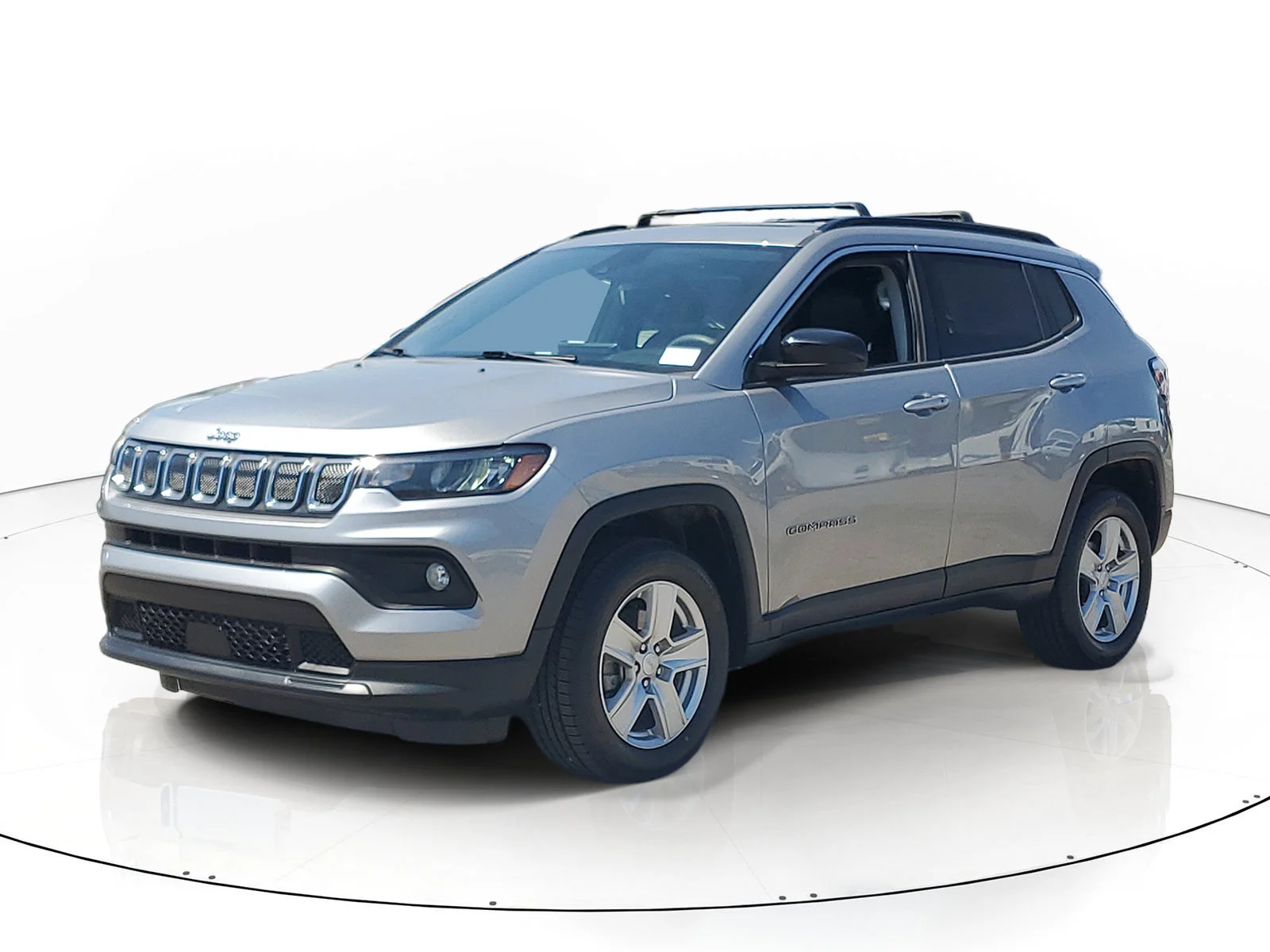 Certified Used 2022 Silver Jeep Latitude image 8