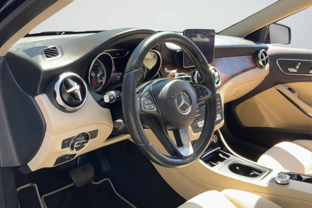 Used 2019 Blue Mercedes-Benz GLA 250 image 23
