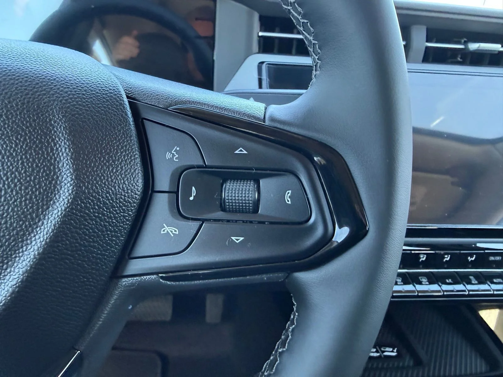 2027 Chevrolet Bolt RS - Photo 19