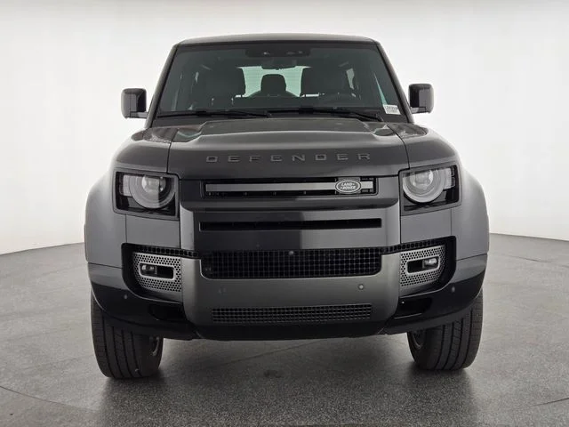 Used 2024 Gray Land Rover V8 image 8