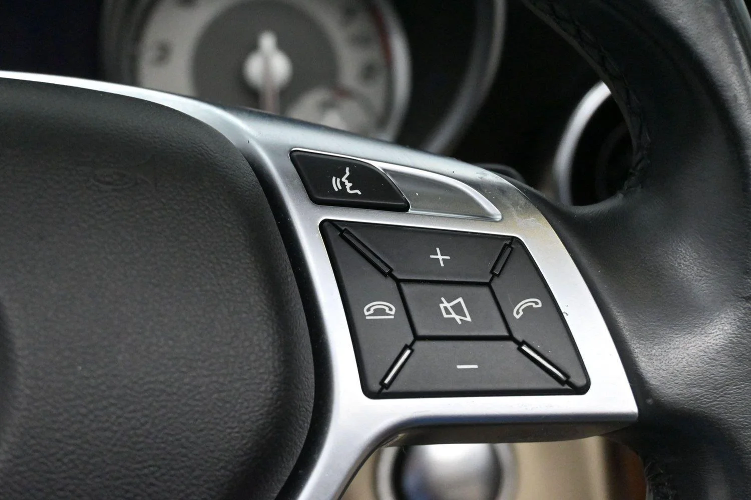 Used 2015 White Mercedes-Benz SLK 250 image 25
