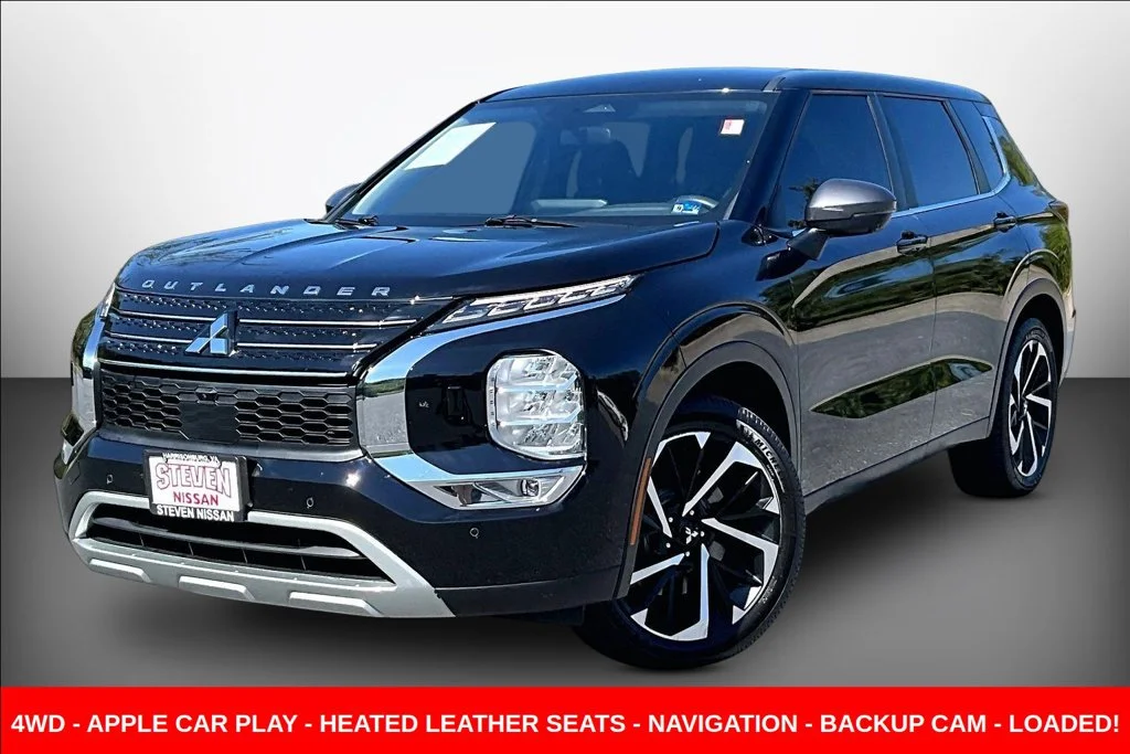 Used 2022  Mitsubishi SE image 3