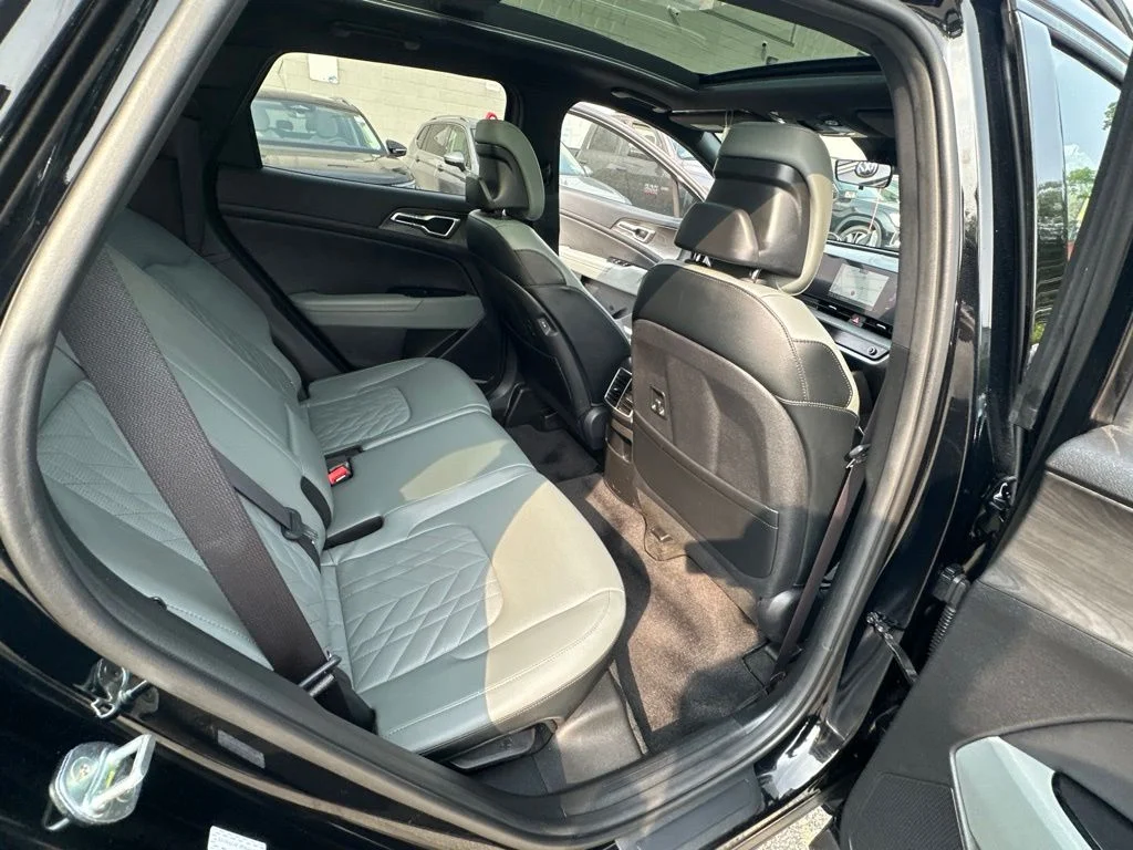 Used 2023 Black Kia X-Line image 31