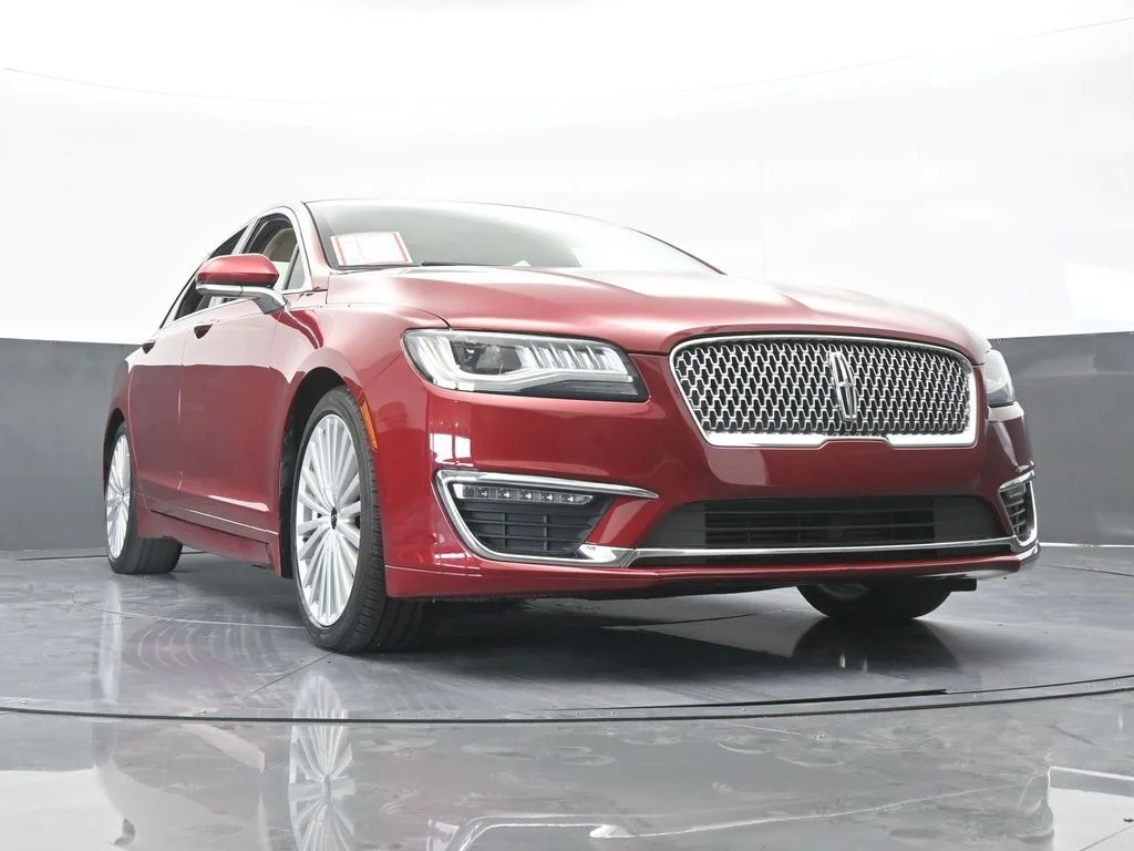 Used 2017 Ruby Red Metallic Lincoln Reserve image 70