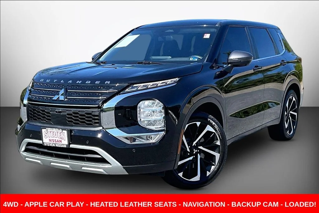 Used 2022  Mitsubishi SE image 3