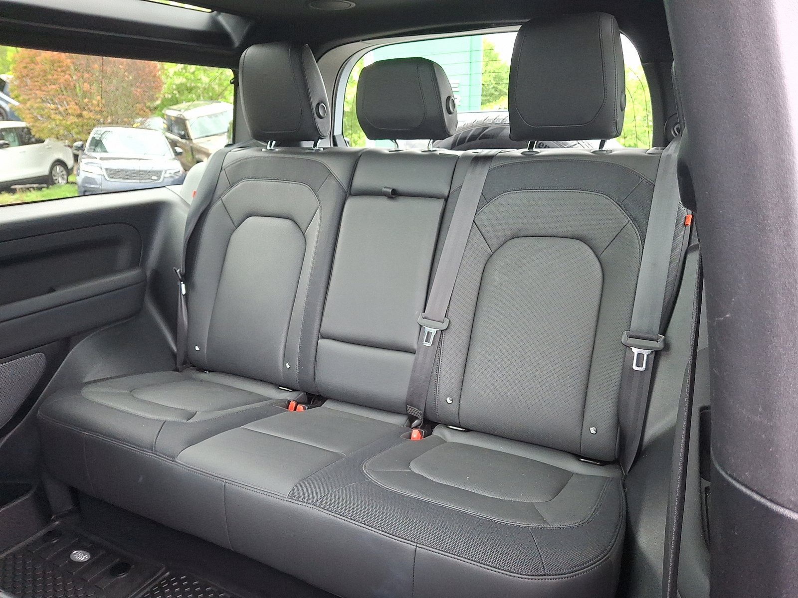 Used 2023 Fuji White - 1AA Land Rover 90 X-Dynamic SE image 14