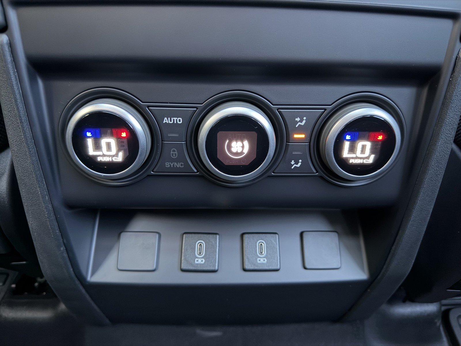 2026 Land Rover Defender V8 - Photo 29