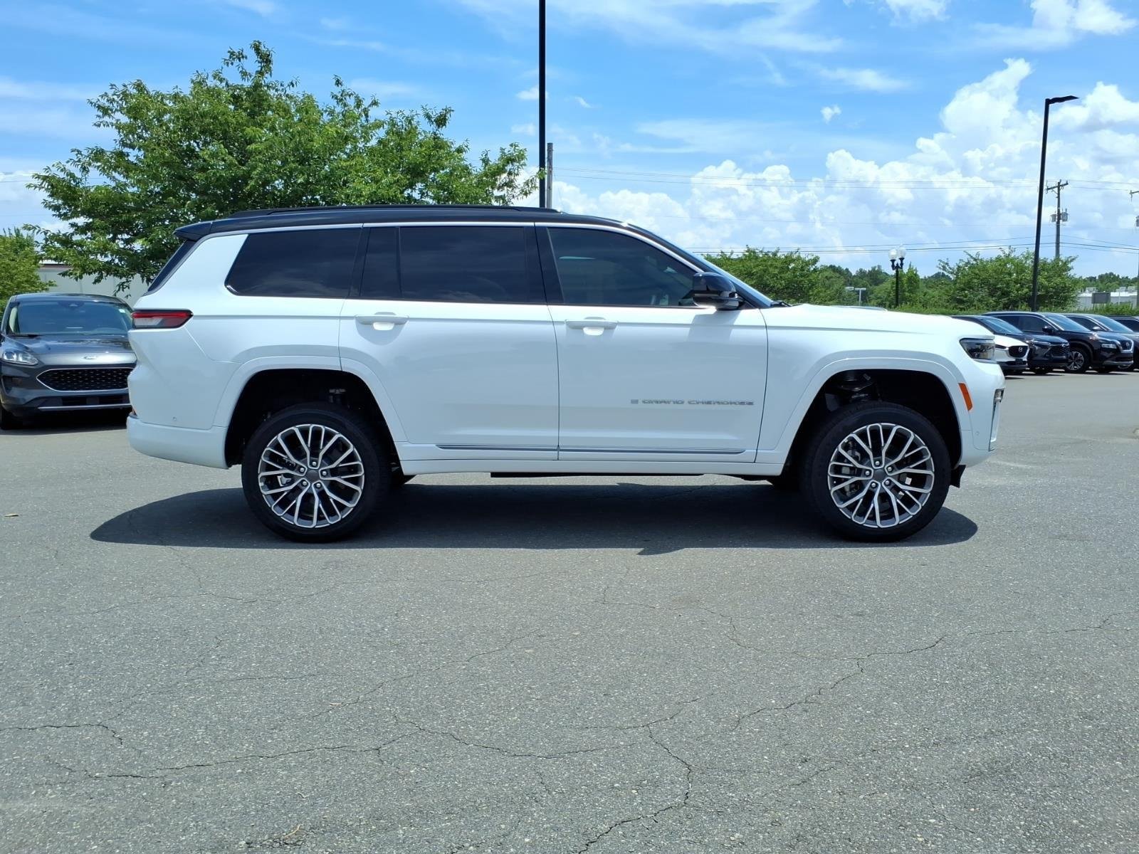 Used 2026 Bright White Clearcoat Jeep Summit image 13