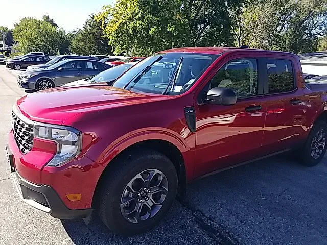 Used 2025 Red Ford XLT image 13