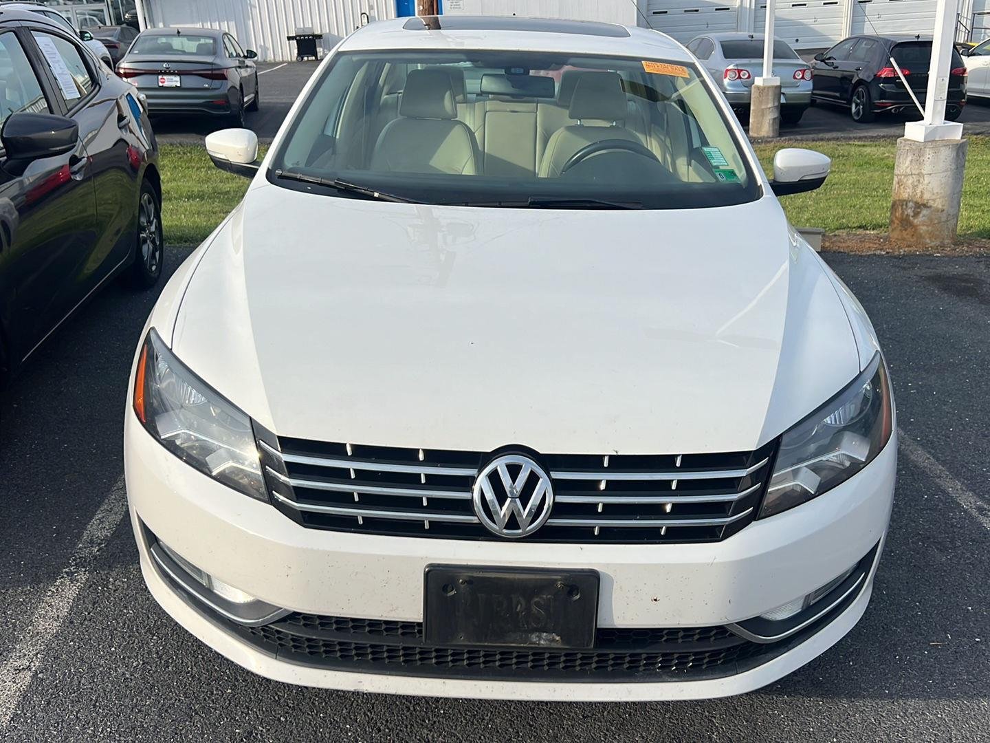 Used 2013 Candy White Volkswagen TDI SE w/Sunroof & Nav image 10