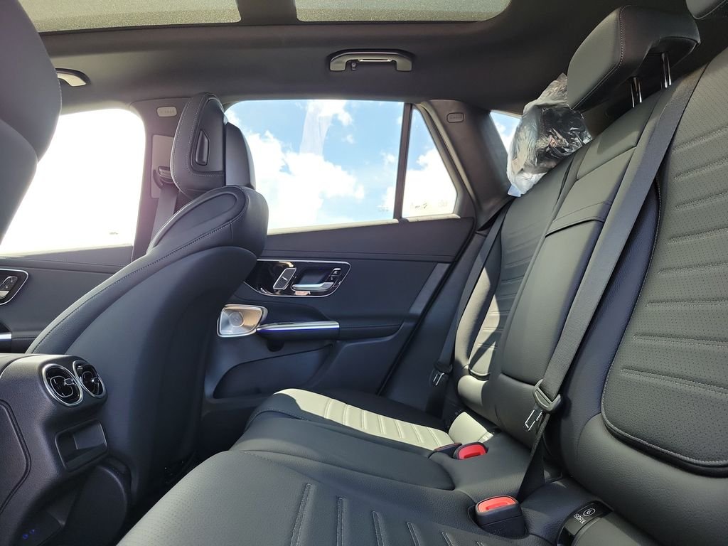 New 2027 Polar White Mercedes-Benz GLC 300 image 10