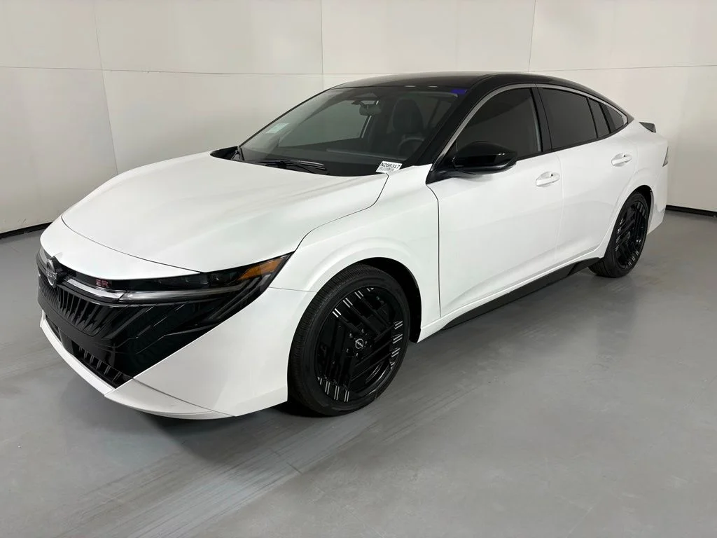 New 2026 Aspen White TriCoat / Super Black Two-tone Nissan SR image 5