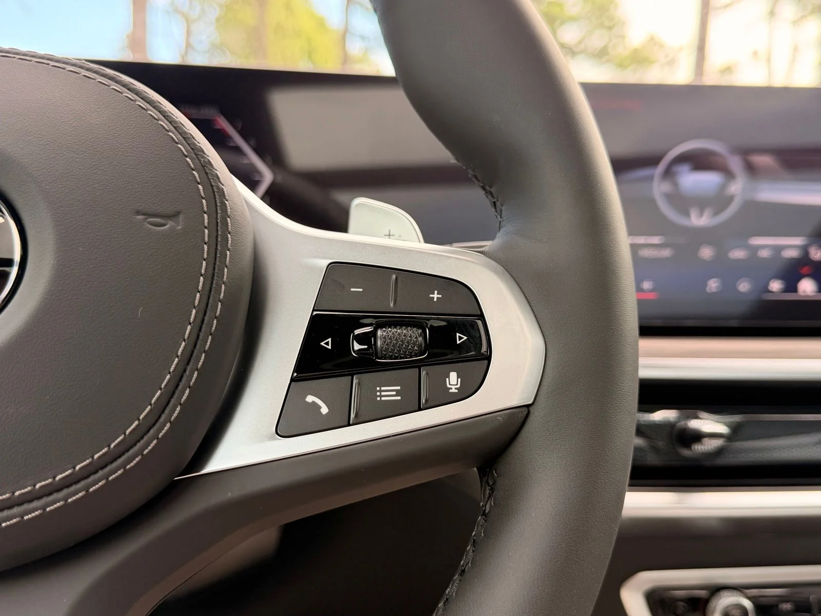 New 2026 Mineral White Metallic BMW xDrive40i image 26