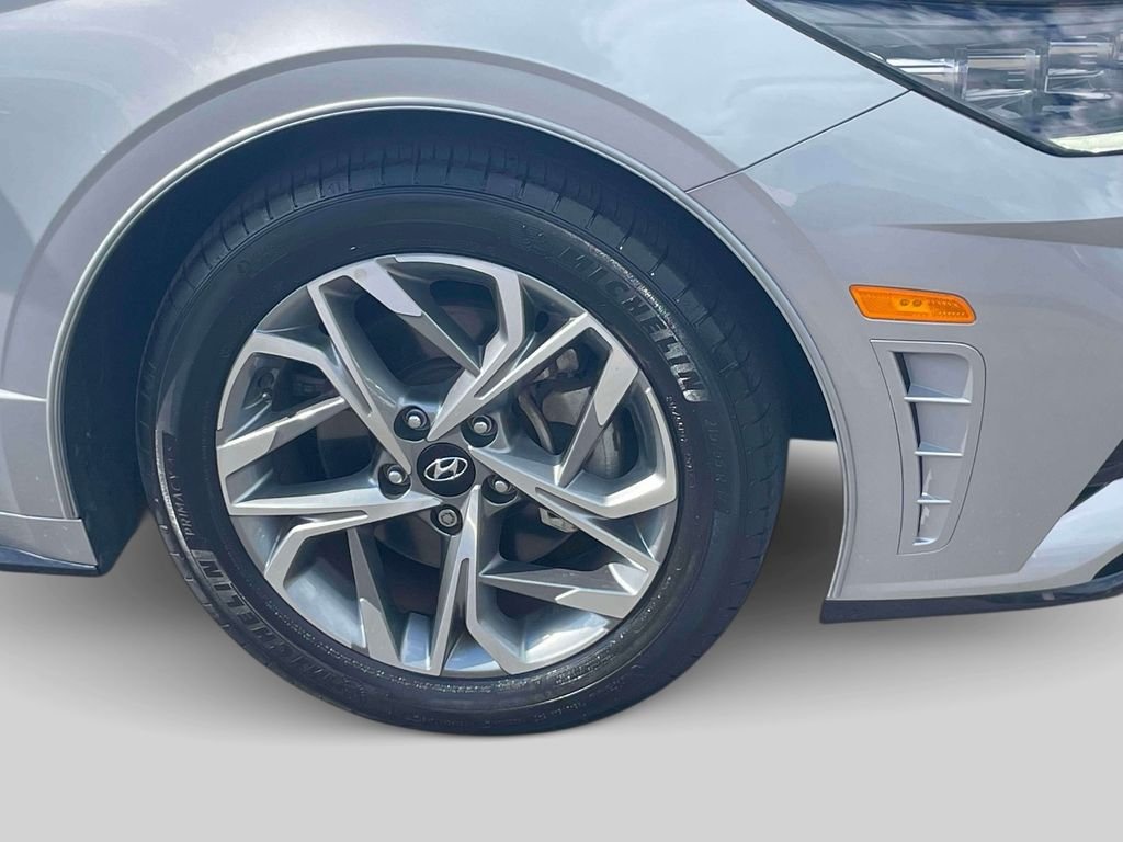 Certified Used 2023 Silver Hyundai SEL image 9