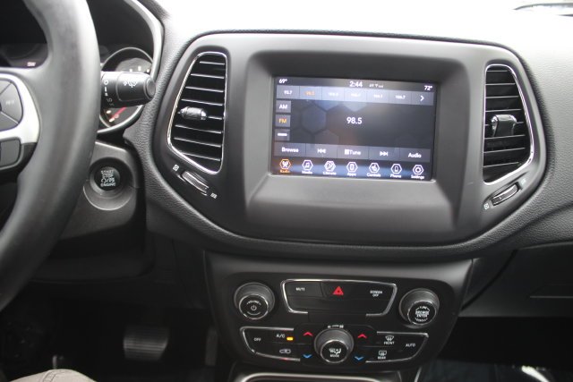 Used 2019 Gray Jeep Latitude image 4
