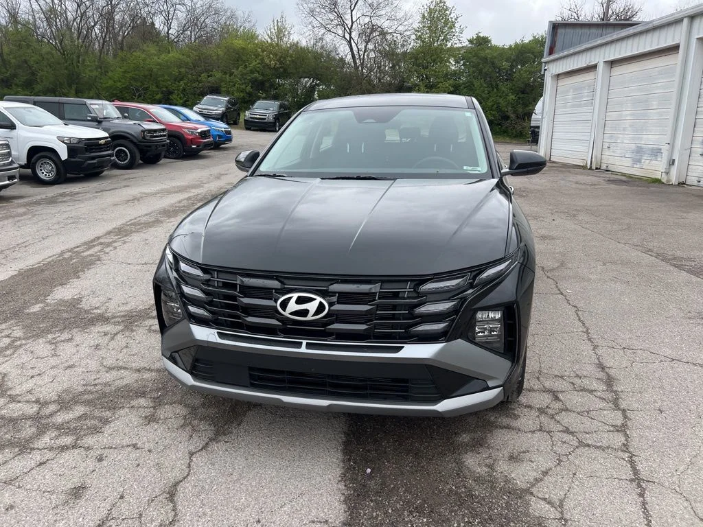 Used 2025 Black Hyundai SE image 2