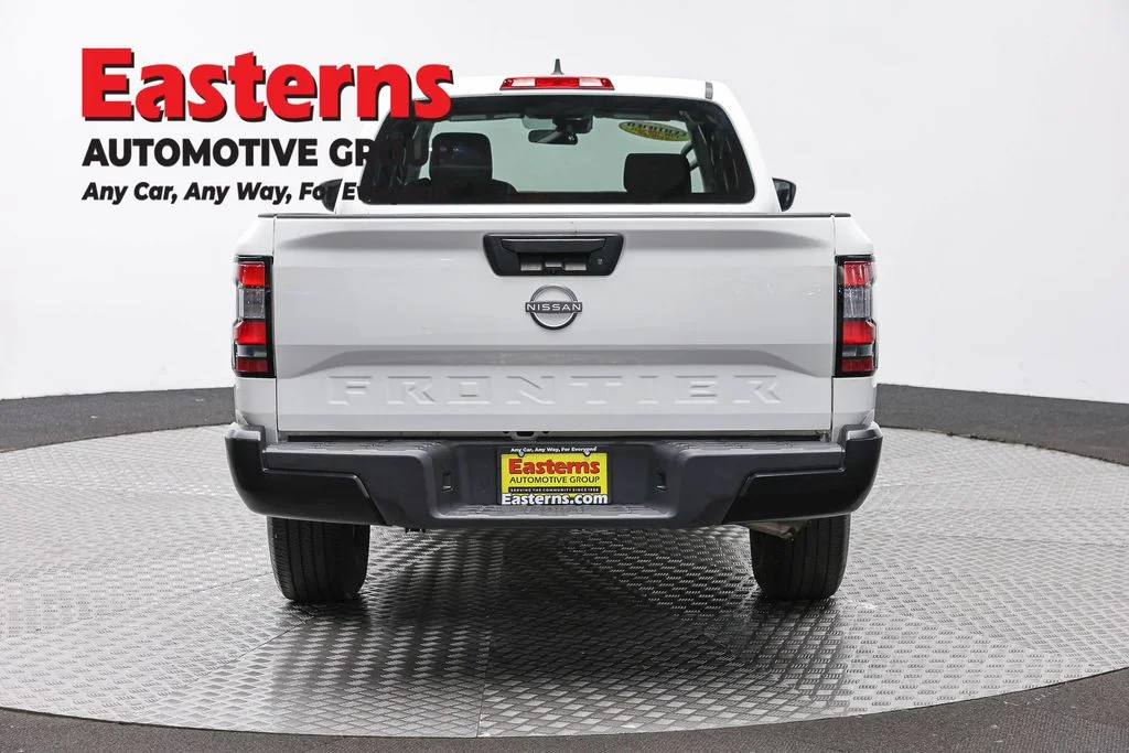 Used 2022 White Nissan S image 6